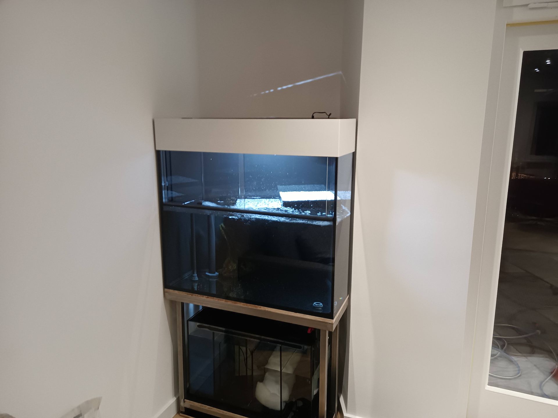 Aquarium in gangkast laten maken