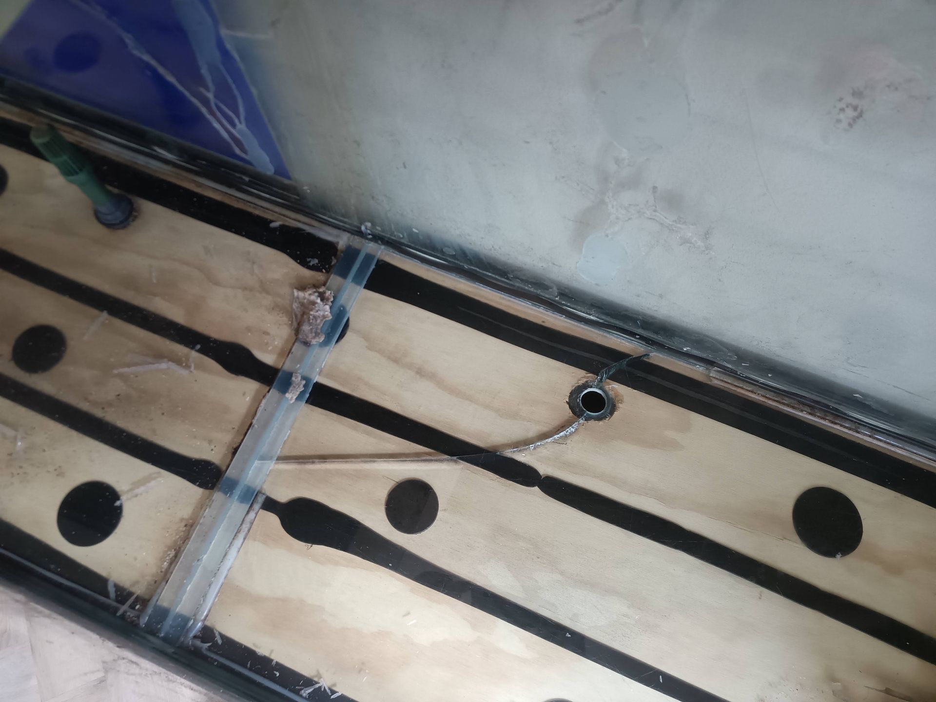 Aquarium bodem gescheurd reparatie