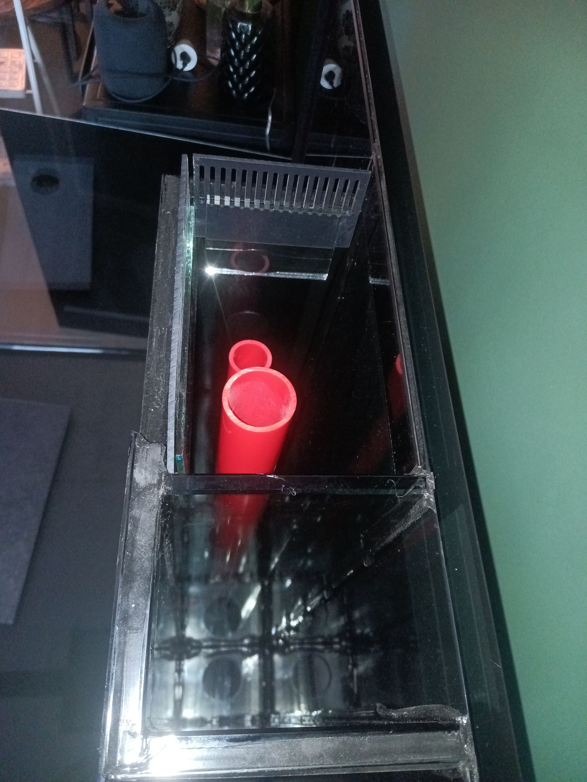 Overloop zeewater aquarium degelijk gemaakt op maat