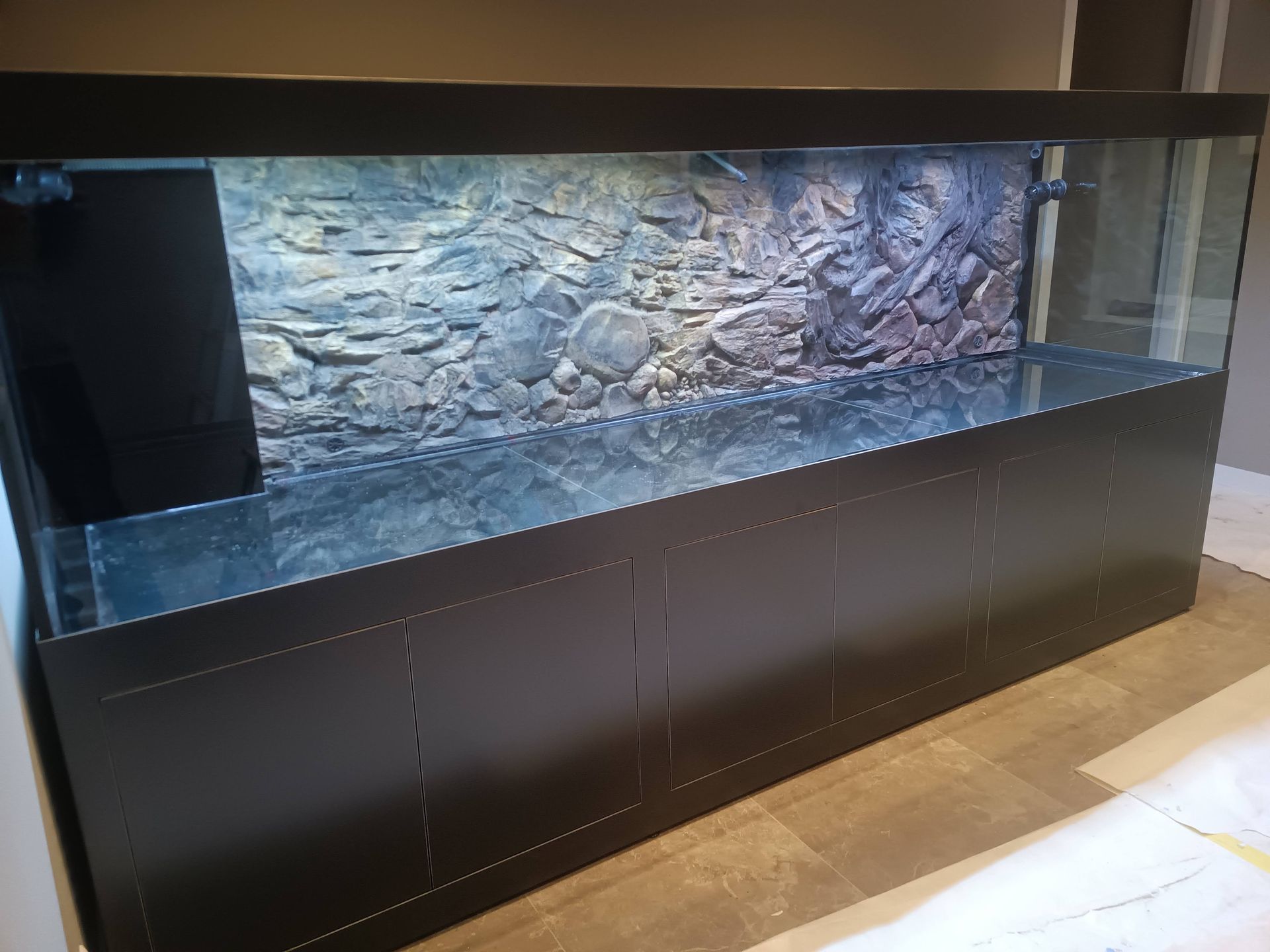 Aquariumachterwand op maat laten maken