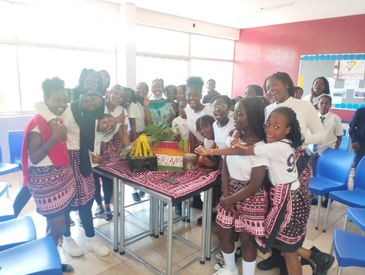 A group of children are posing for a picture in a classroom.