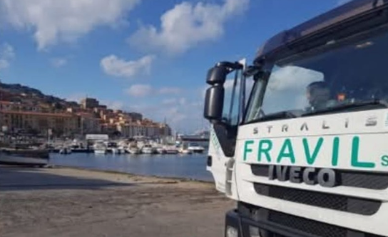 camion fravil al mare