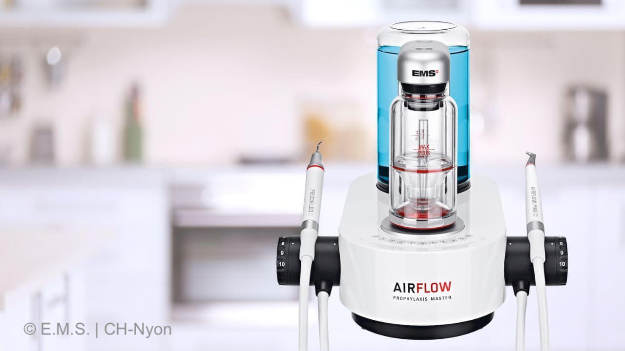 AirFlow: sanfte und gründliche Beseitigung von Zahnbelag AirFlow: sanfte und gründliche Beseitigung von Zahnbelag