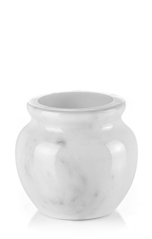 Una ciotola di marmo bianco su uno sfondo bianco.