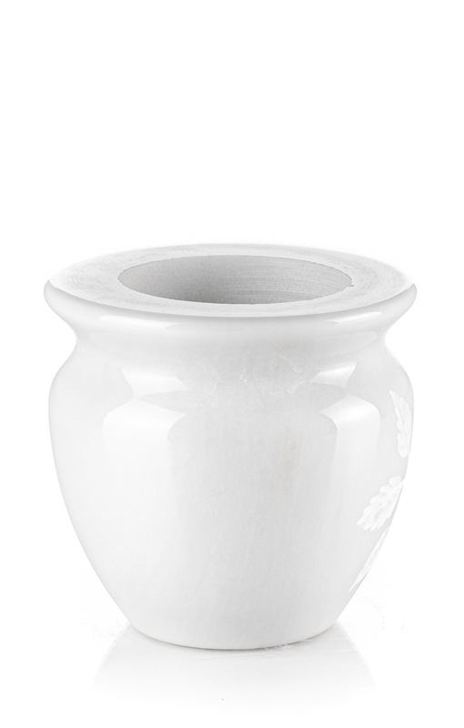 Un vaso bianco con un buco al centro su uno sfondo bianco.