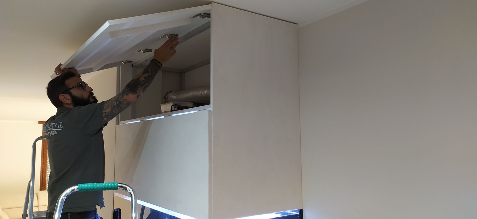 tecnico per montaggio acquario