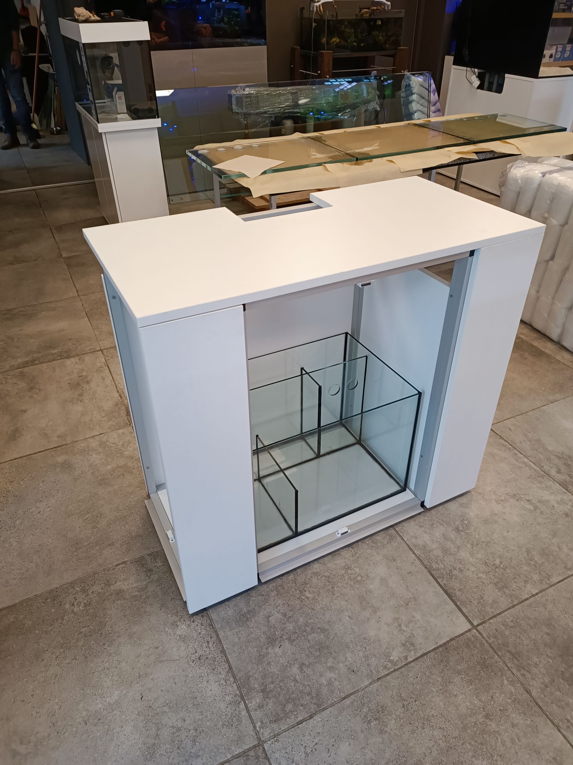 mobile bianco per acquario