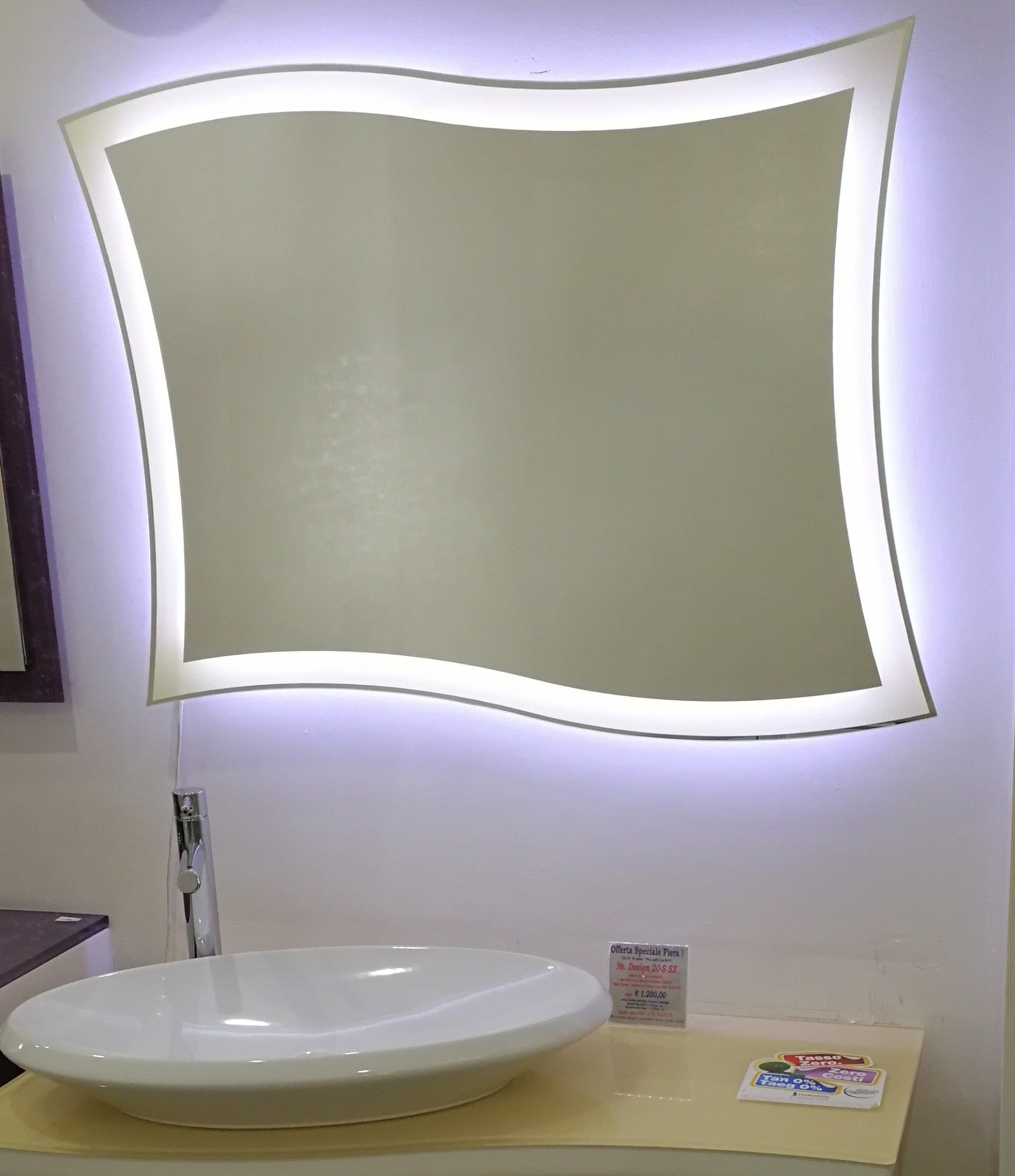 Specchio d'arredo bagno retroilluminato con luci led