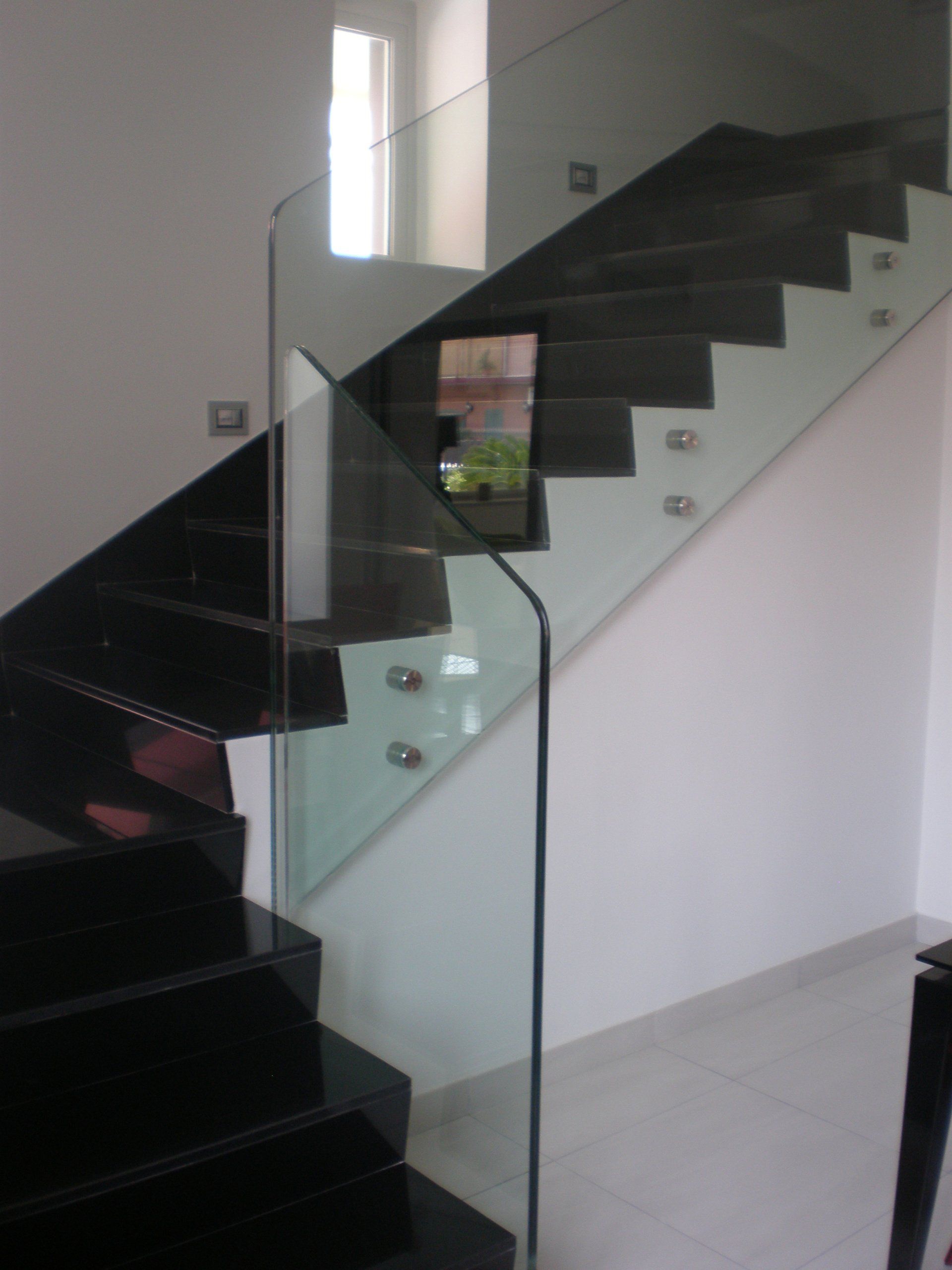 Scalinata con parapetto