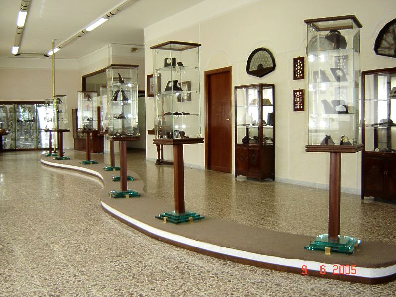production of mirrors, glass cabinets