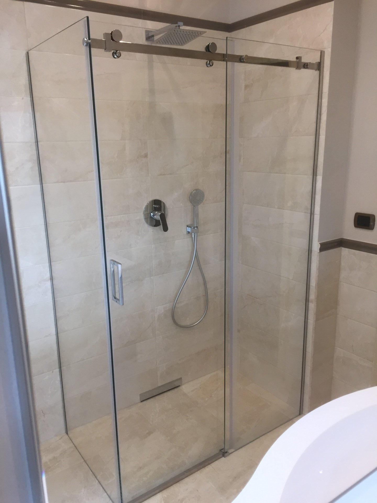 Doccia con pannelli in  vetro