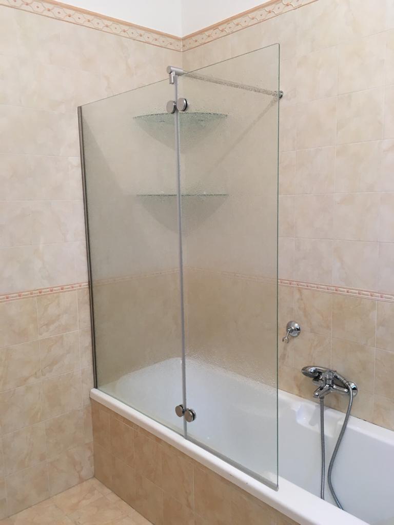 Vasca rosa con doccia