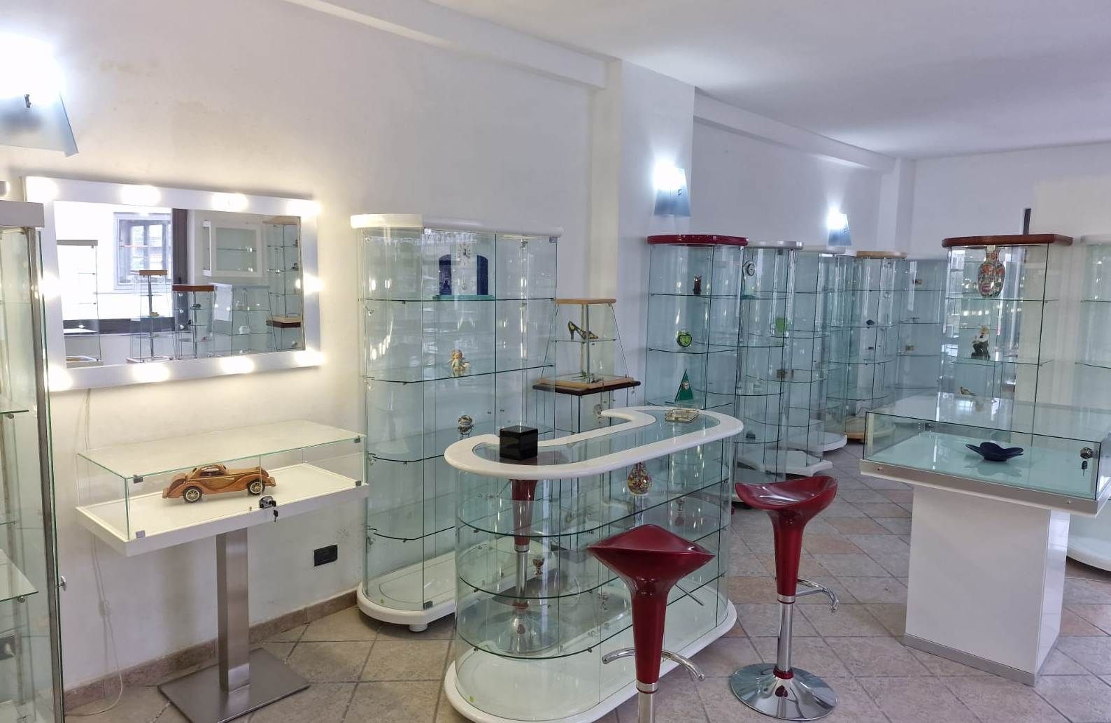 Esposizione vetrine e teche VM Art Design Glass Vetreria Miceli