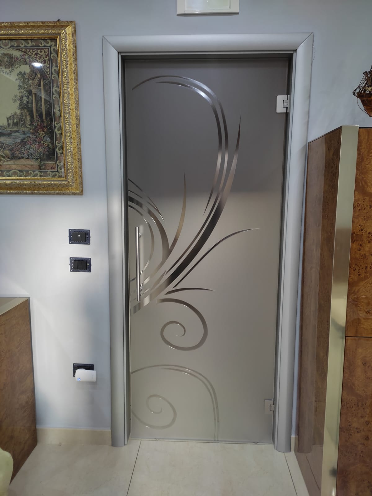 Porta in vetro stilizzata