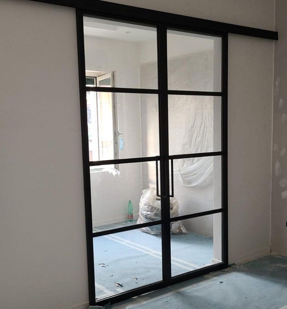 Porta in vetro scorrevole su misura