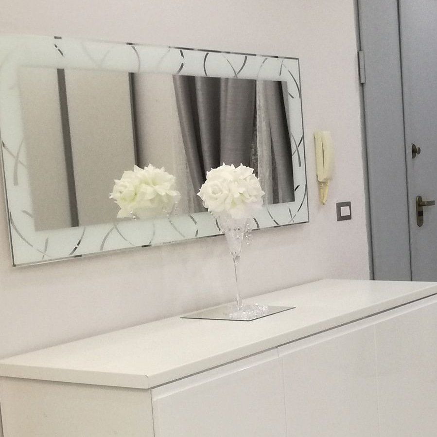 Specchiera da arredo per salone su mobile