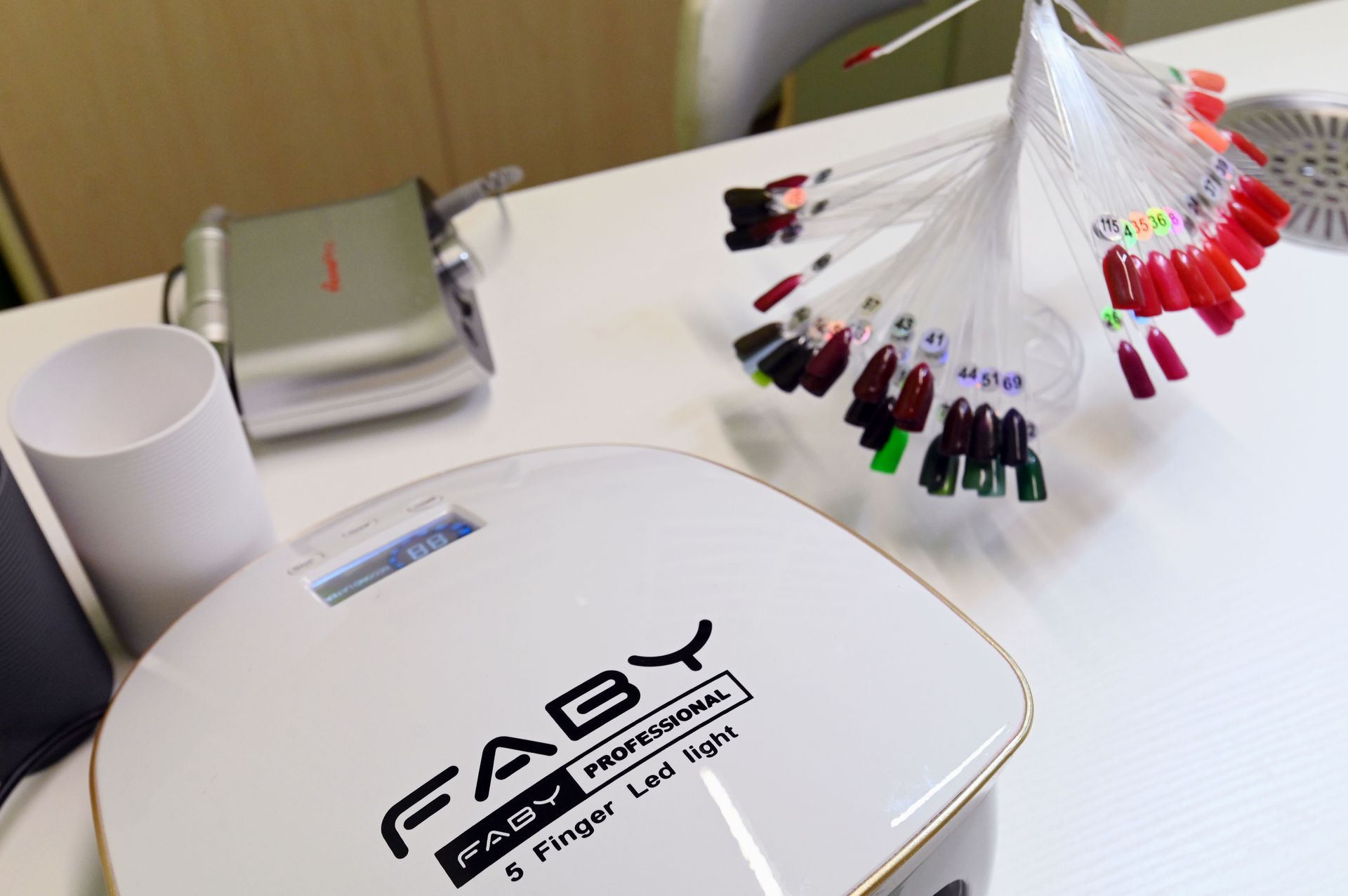 Trattamenti mani/unghie foto 3