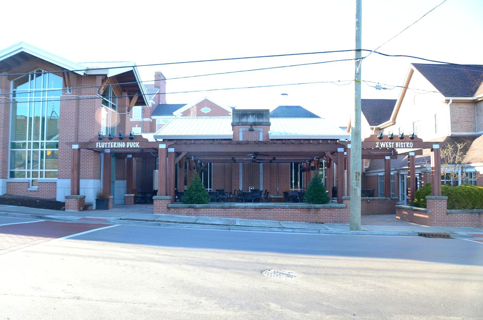 A brick building with a sign that says ' motel ' on it