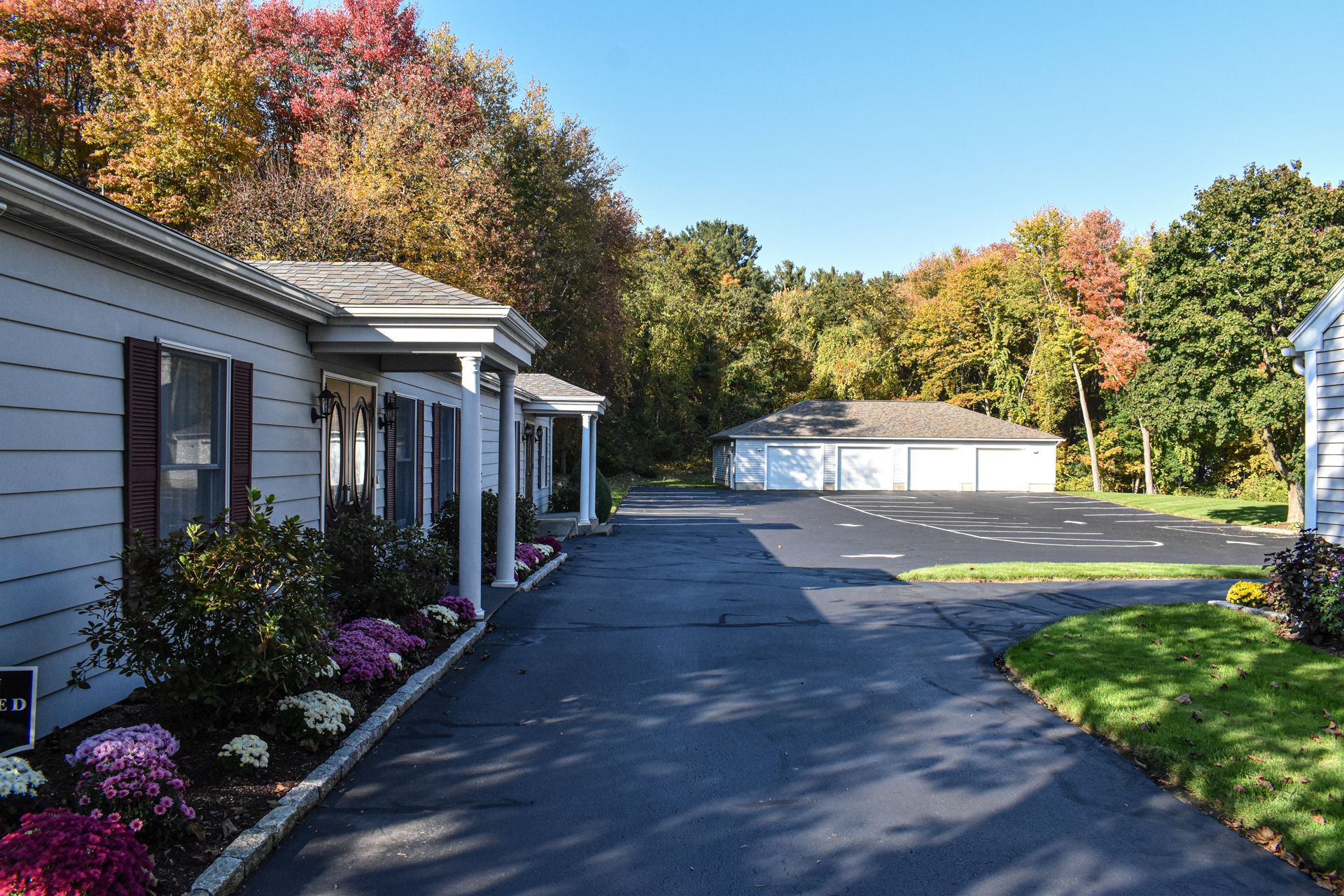 A row of mobile homes are lined up next to each other on a sunny day.