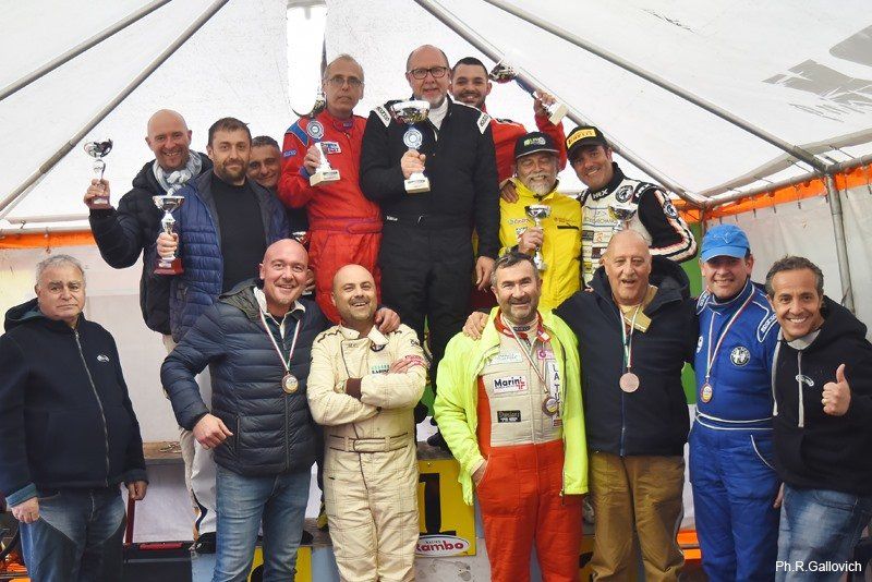 meccanici auto da corsa