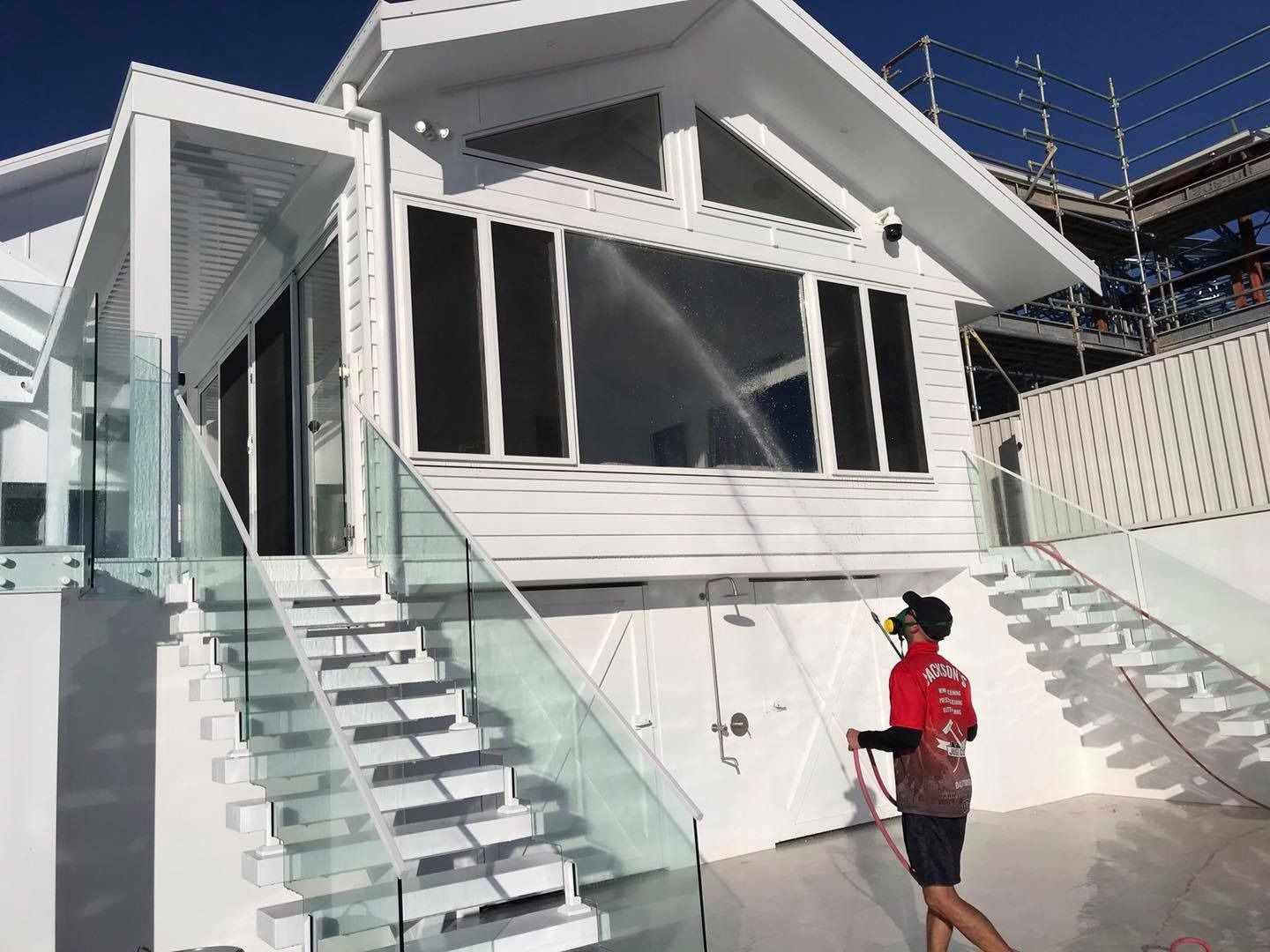 Window Cleaner Pressure Washing Large House Windows