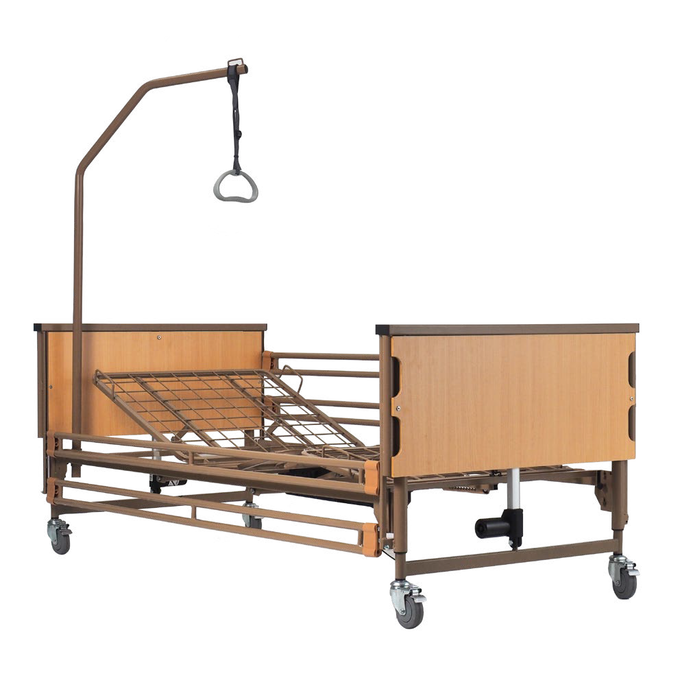 Camera da letto con letto regolabile, mobili in legno, pareti blu e opere d'arte.