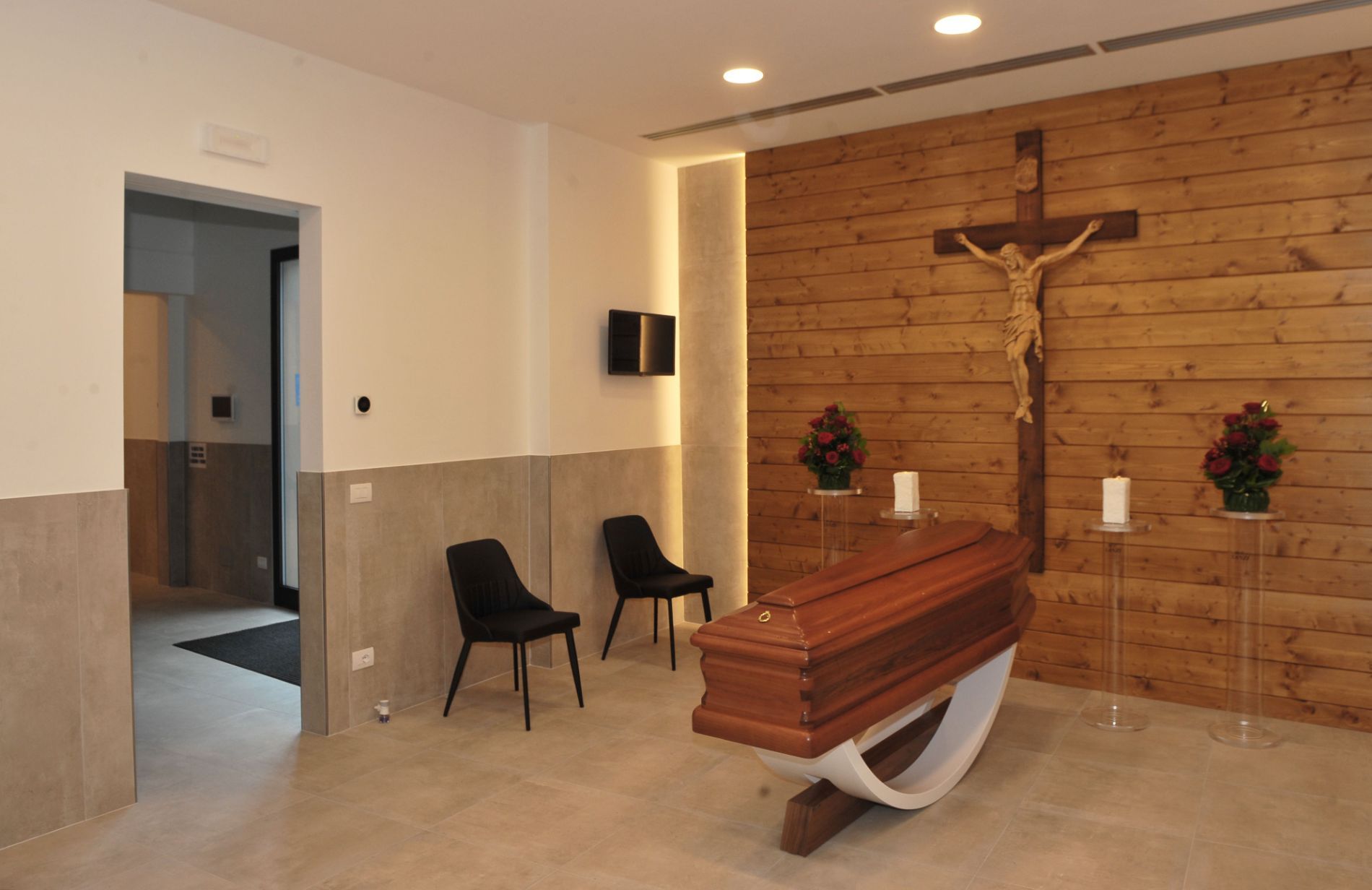 Camera ardente con feretro