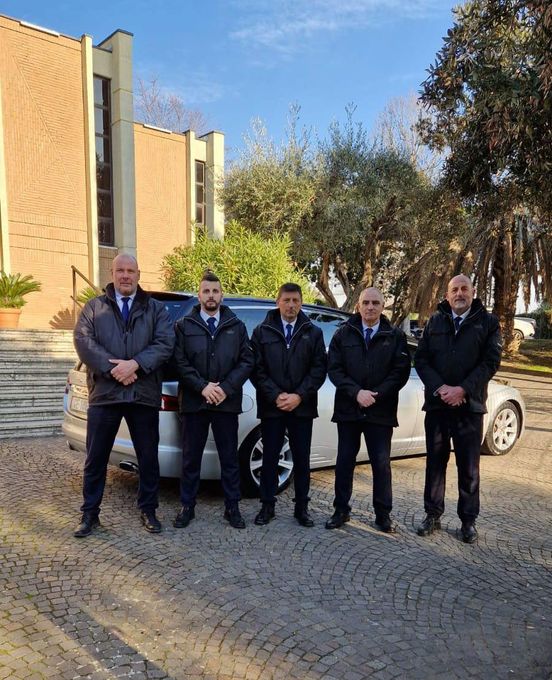 Personale addetto al trasporto della bara