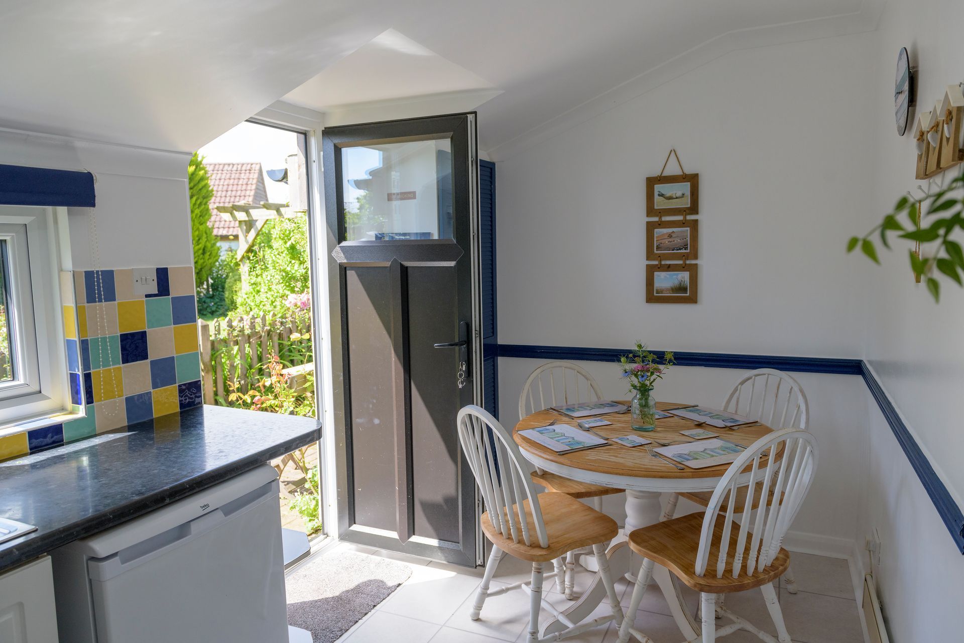 Horseshoe Cottage Kitchen/Dining Space