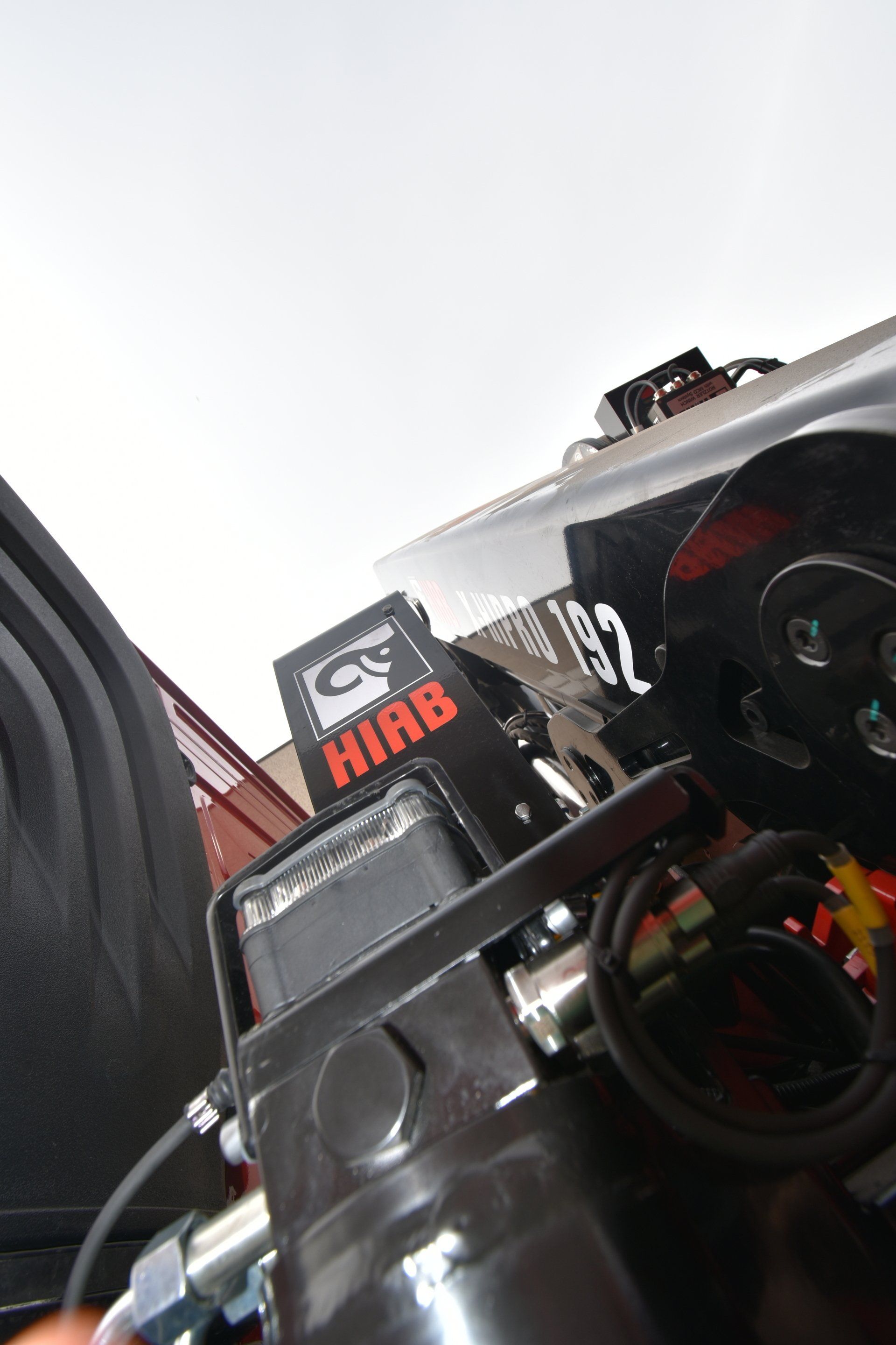 GRU HIAB SU VEICOLO VOLVO