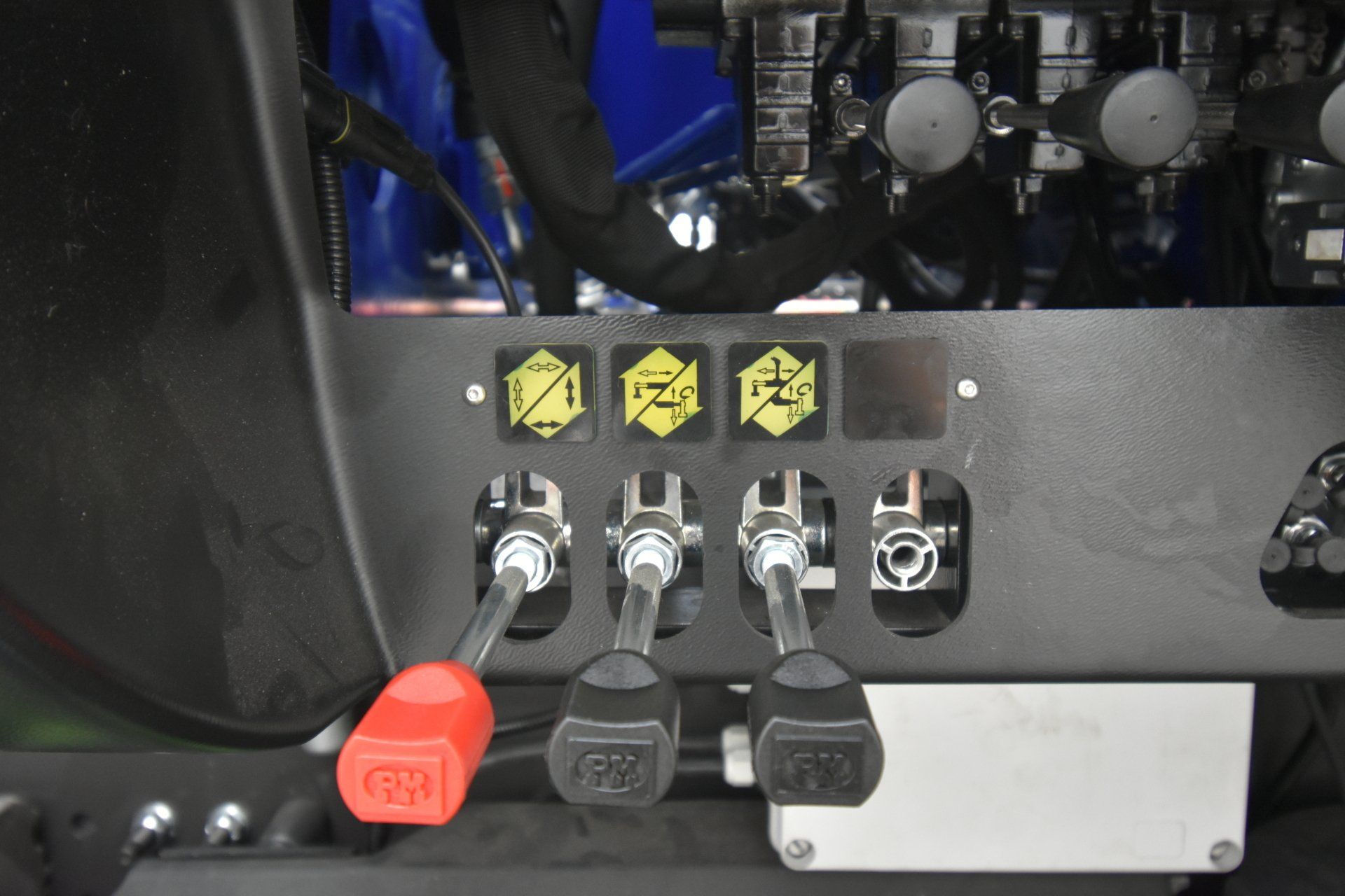 GRU PM MONTATA SU VEICOLO VOLVO