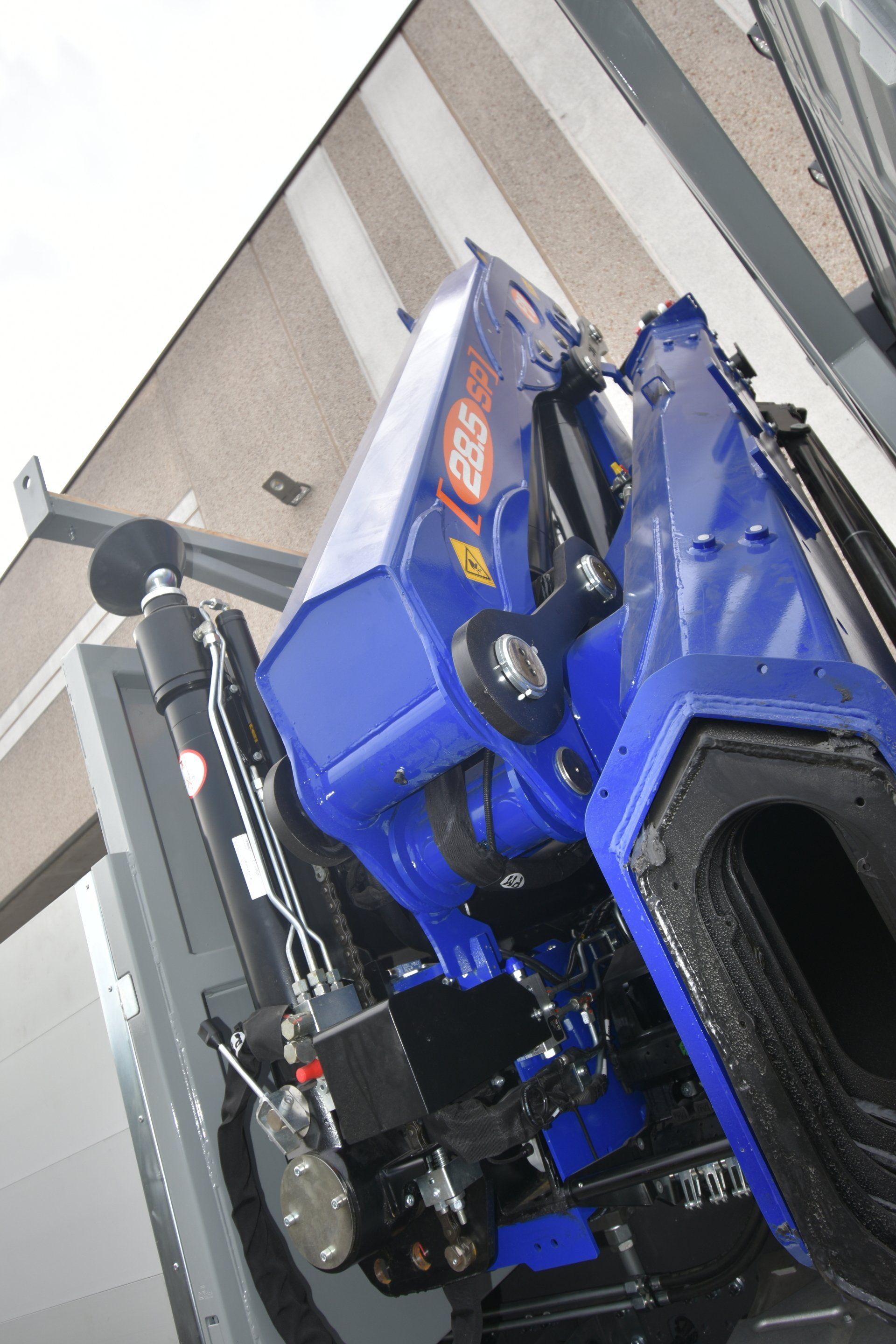 GRU PM MONTATA SU VEICOLO VOLVO