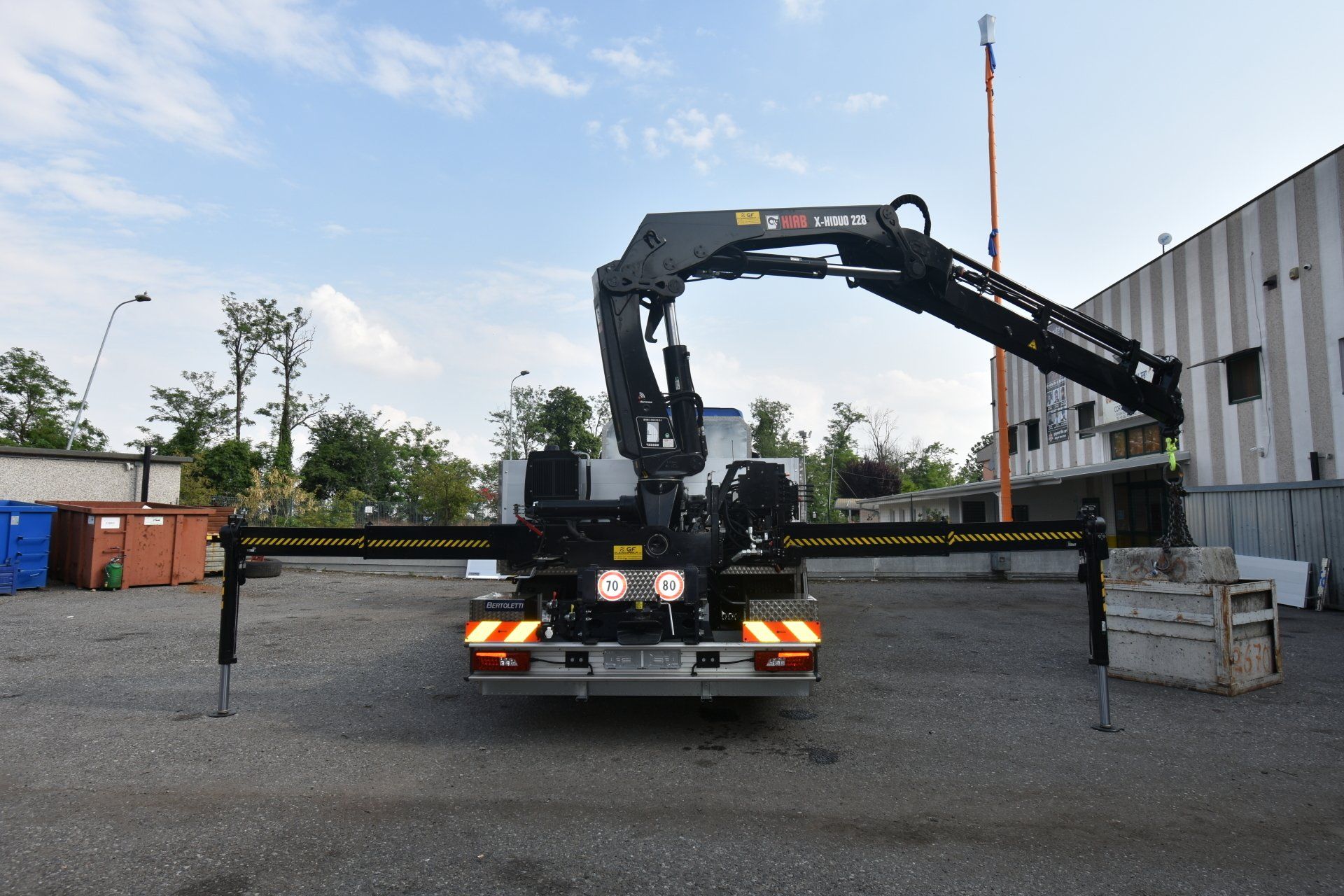 GRU HIAB SU VEICOLO SCANIA