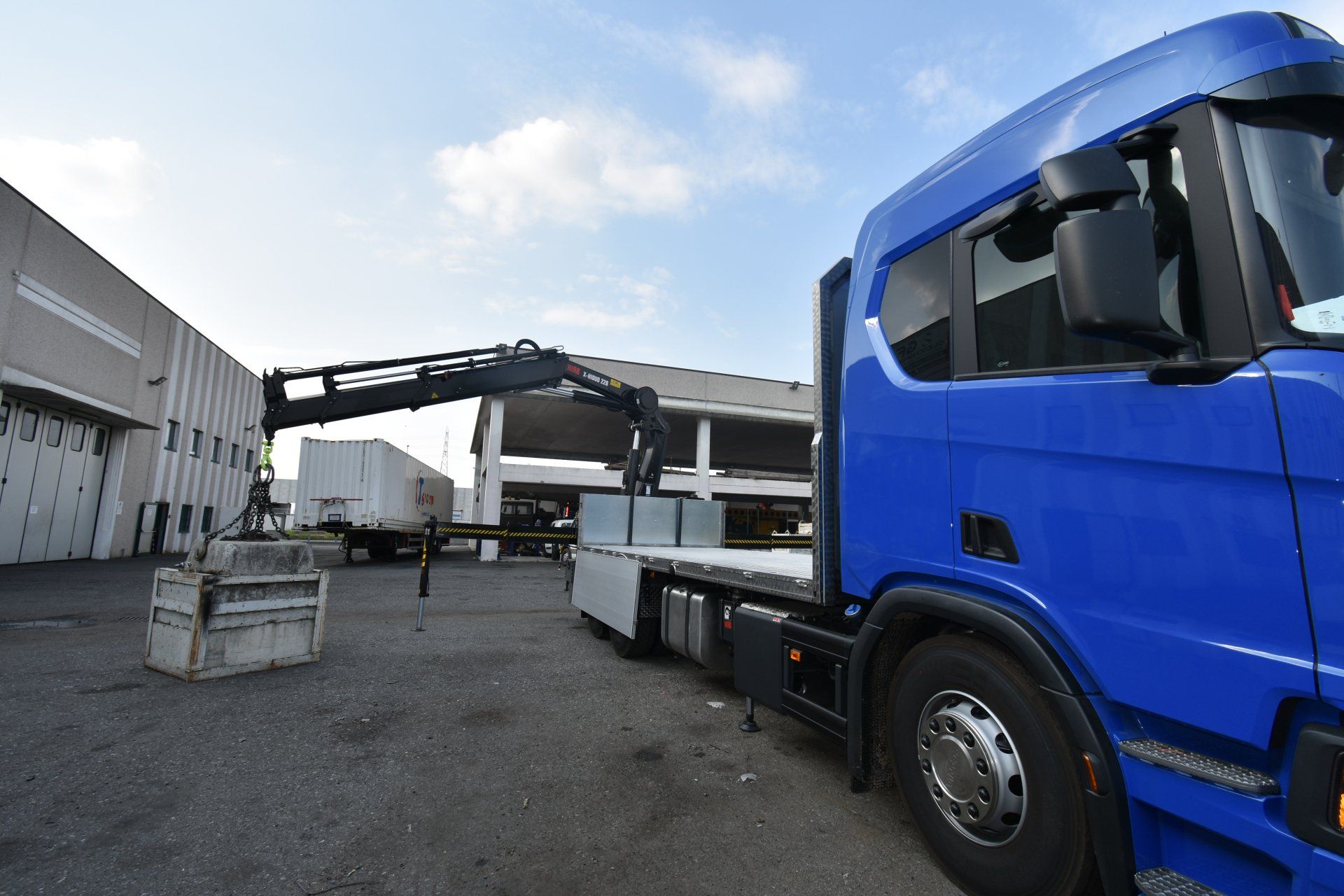 GRU HIAB SU VEICOLO SCANIA