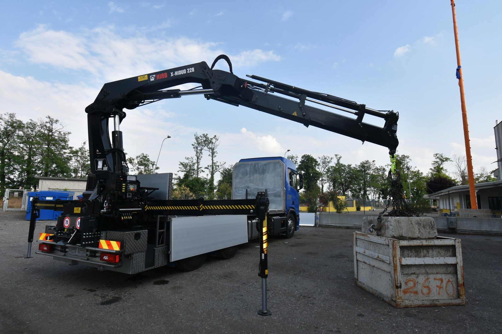 GRU HIAB SU VEICOLO SCANIA