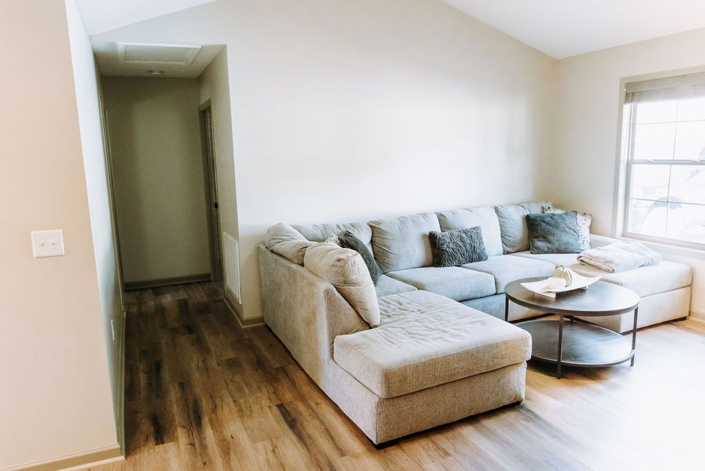 Vintage Hill - Image 7