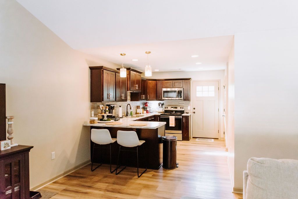 Vintage Hill - Image 8