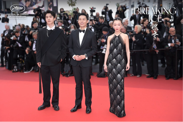 Film Fanatic: Award-winning Actress Zhou Dongyu and Local Director Anthony  Chen in Singapore for new movie 'The Breaking Ice' – Bakchormeeboy