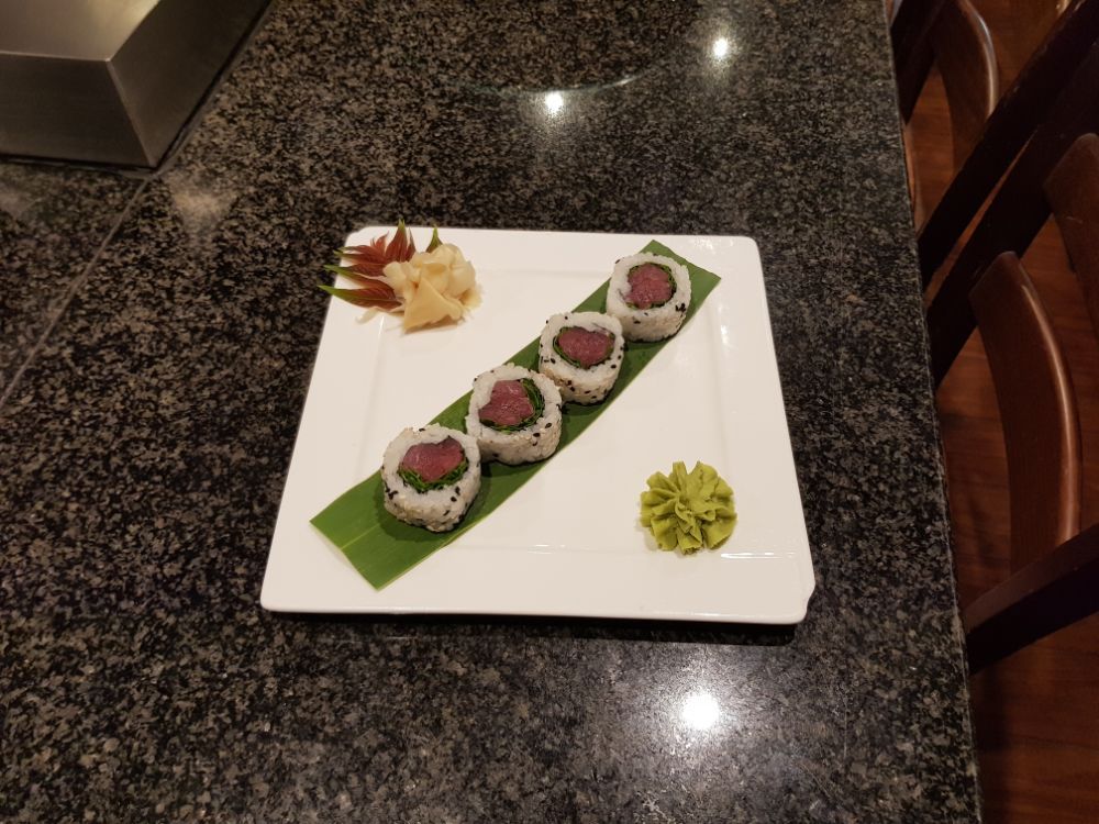 uramaki with tuna