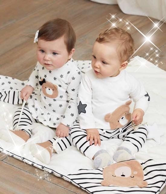 Neonati con corredino