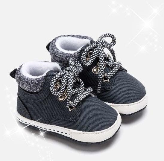 Scarpine grigie e bianche