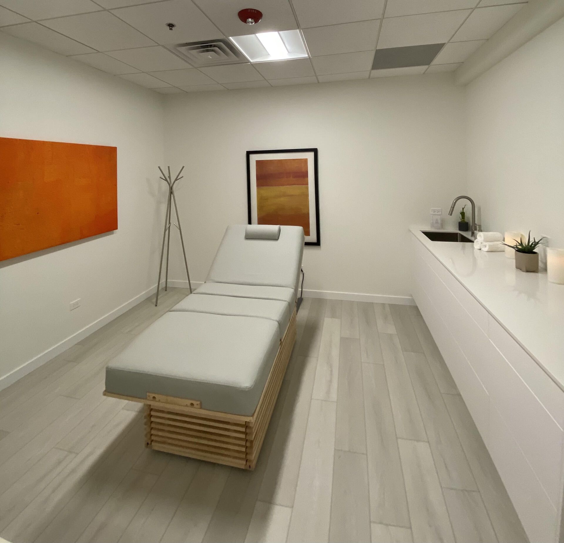 A room with a bed and a picture on the wall