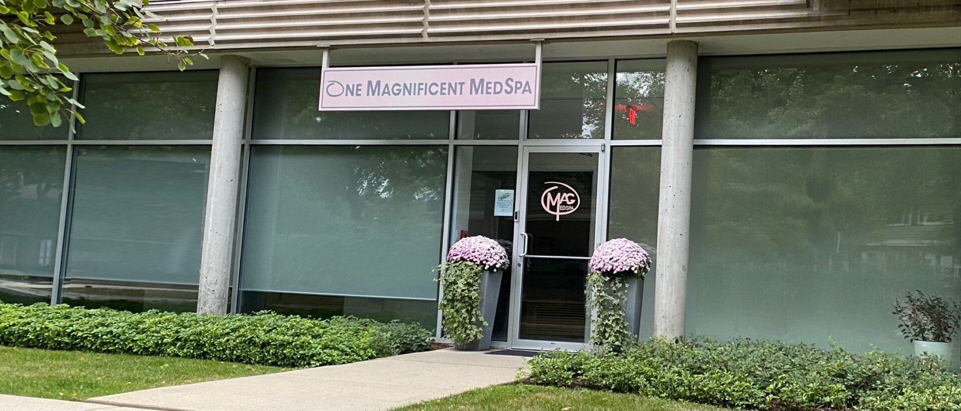 A building with a sign that says welcome back on it