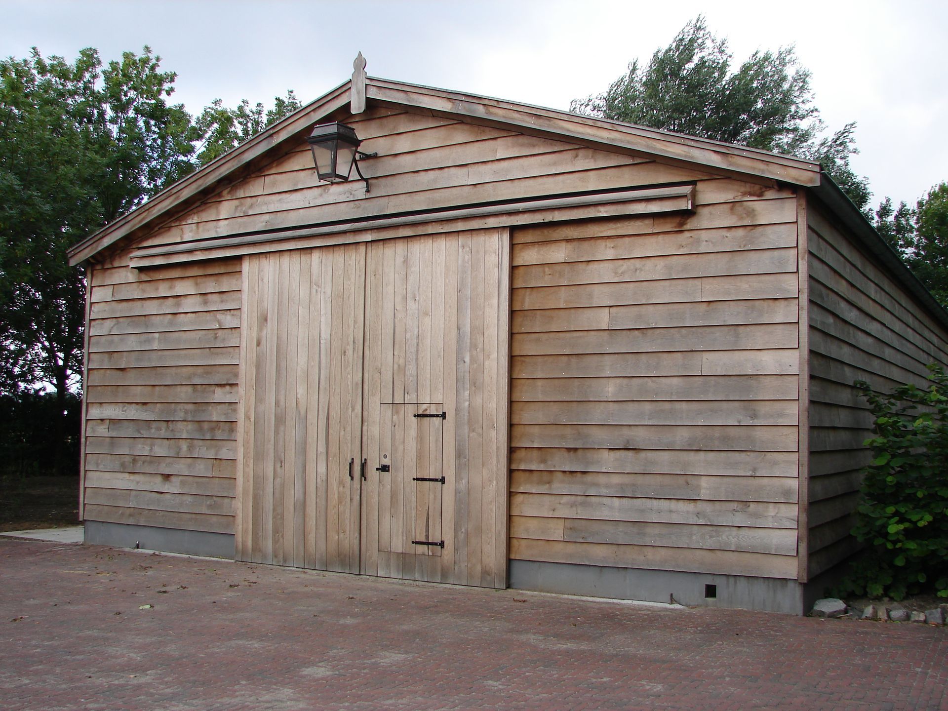 Mooie gepotdekselde schuur geplaatst