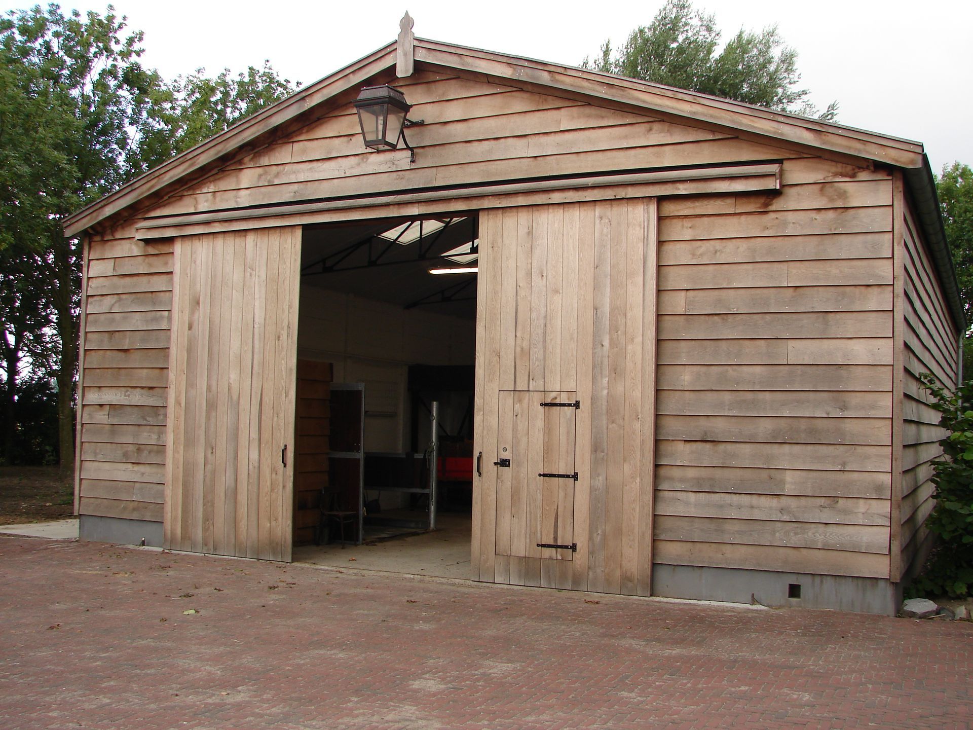 Mooie gepotdekselde schuur geplaatst