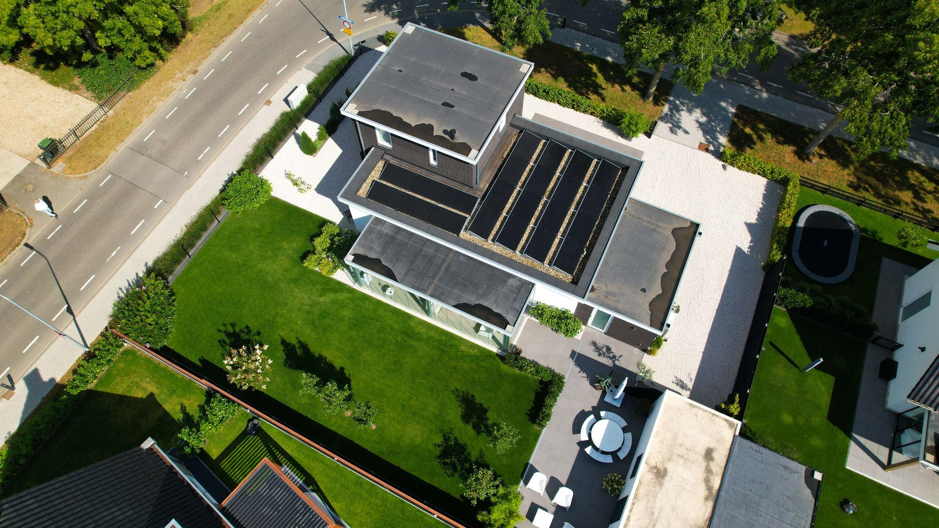 Moderne nieuwbouw woning, villa met strakke lijnen, Bouwbedrijf van Gurp