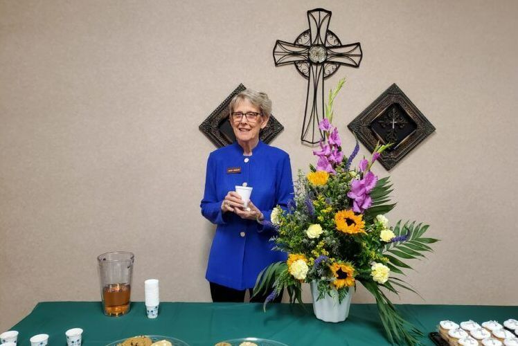 Meet others before church at Fellowship Hour