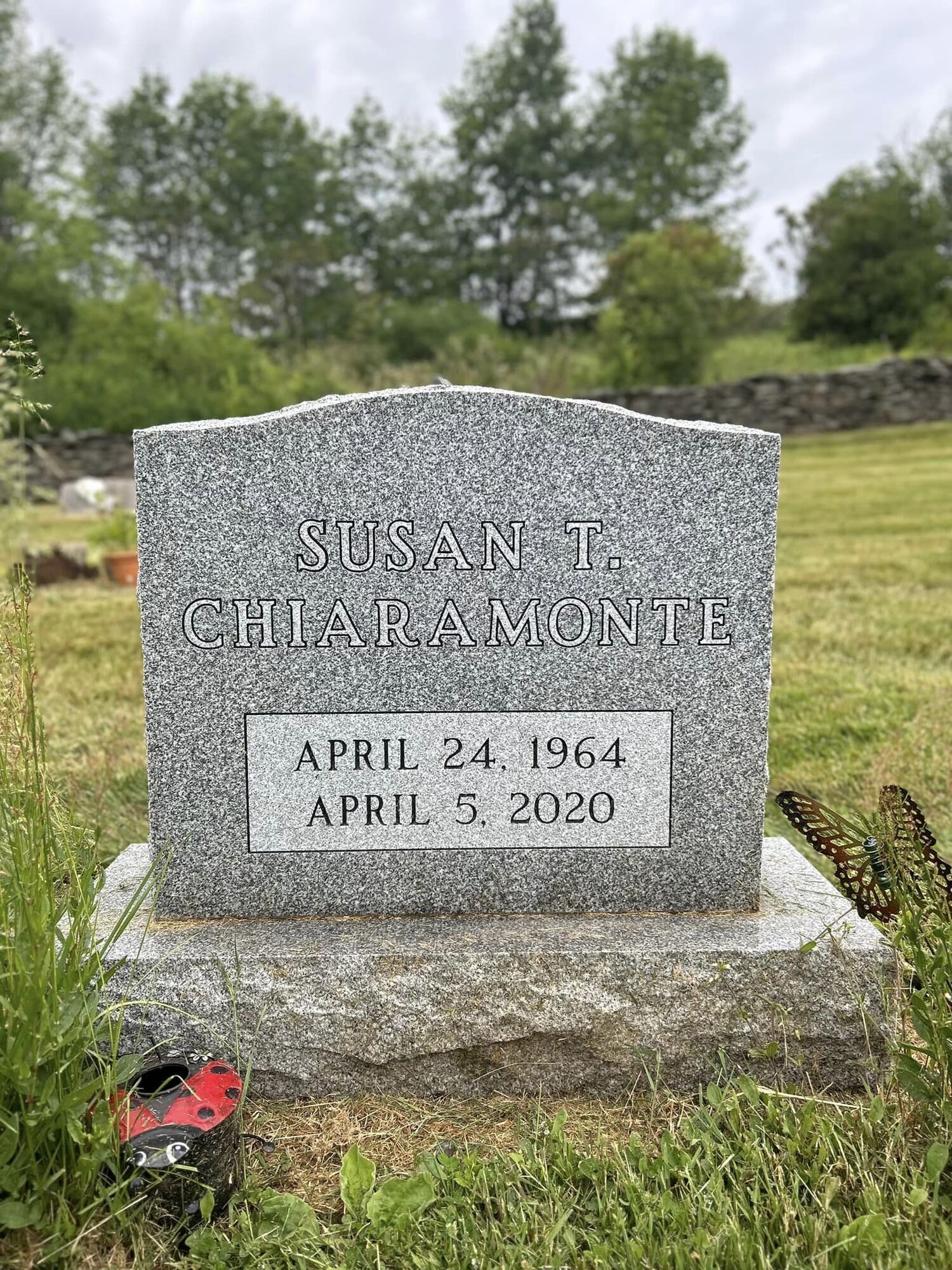 Gravestone of Susan J. Baramonte, born April 24, 1964, died April 5, 2020. Located in a grassy cemetery.