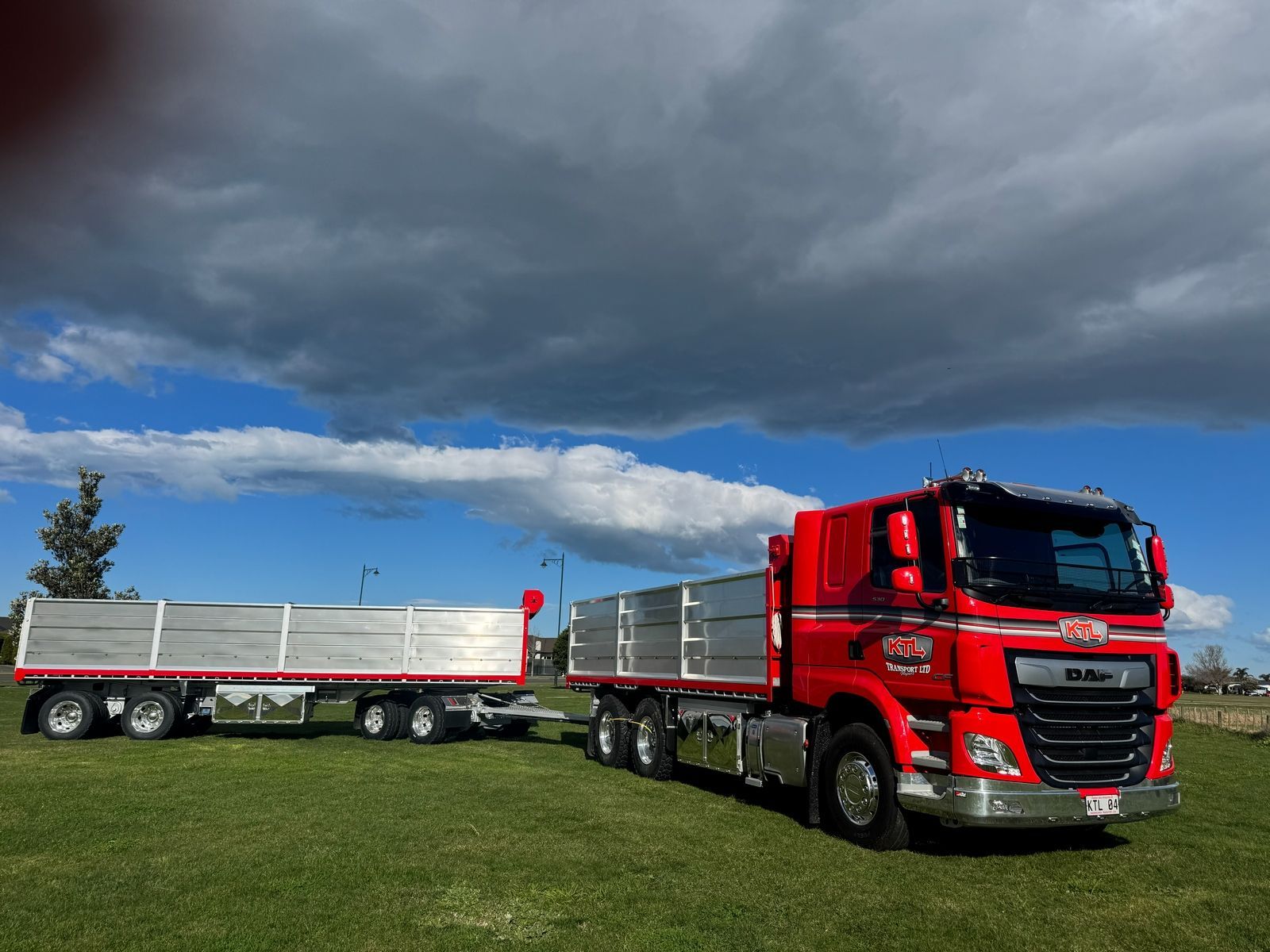 Truck and trailer hire