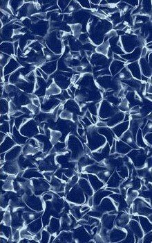 Un gros plan d une surface d eau bleue avec des vagues